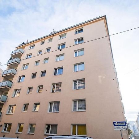 Next To City Center Cozy Apartment Вена Экстерьер фото