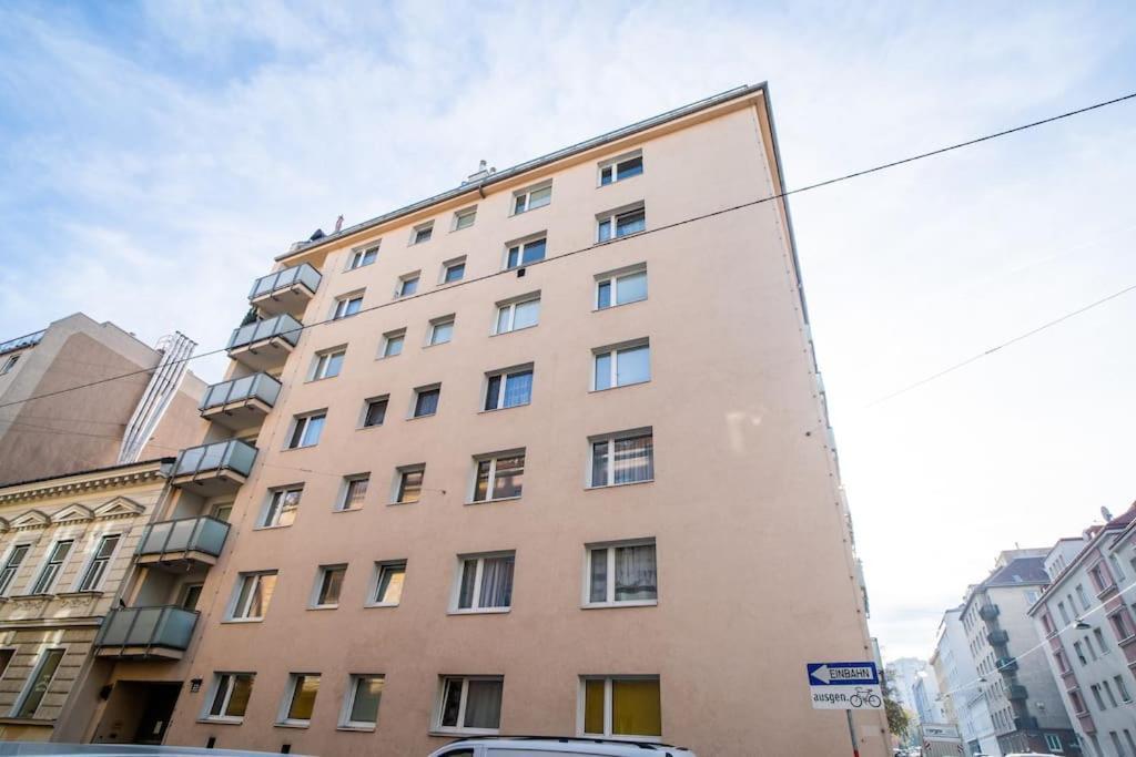 Next To City Center Cozy Apartment Вена Экстерьер фото